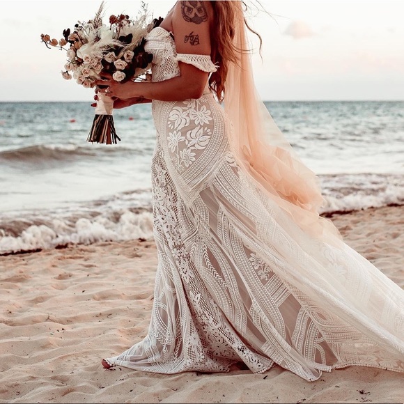 SOLD Rue de seine - ADARA WEDDING DRESS - Picture 4 of 8